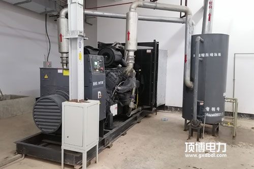 一臺(tái)300kw康明斯柴油發(fā)電機(jī)組出現(xiàn)啟動(dòng)困難狀況